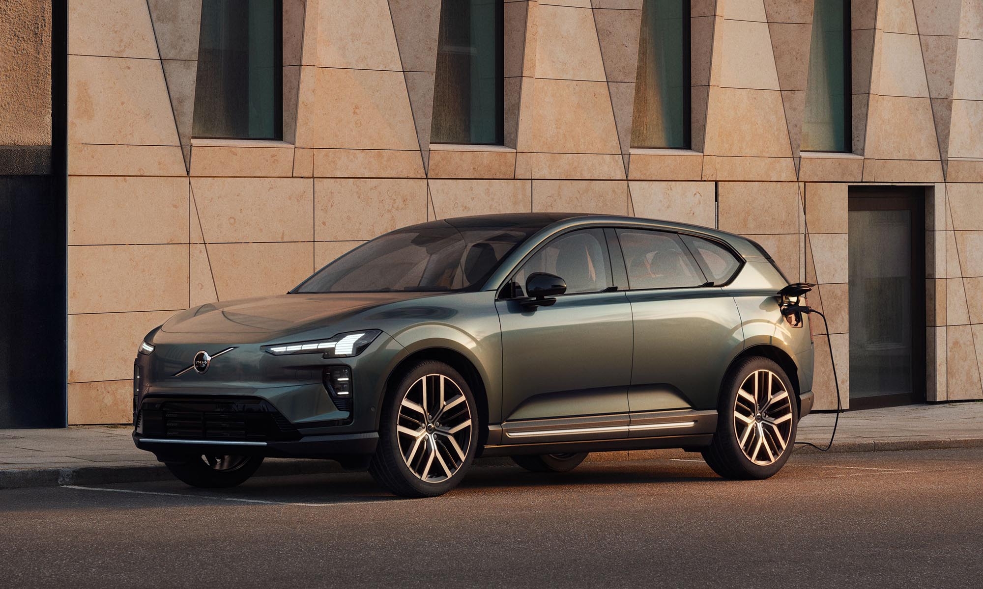 Bemutatkozott az új villany-Volvo: EX60 – rekordhatótávval